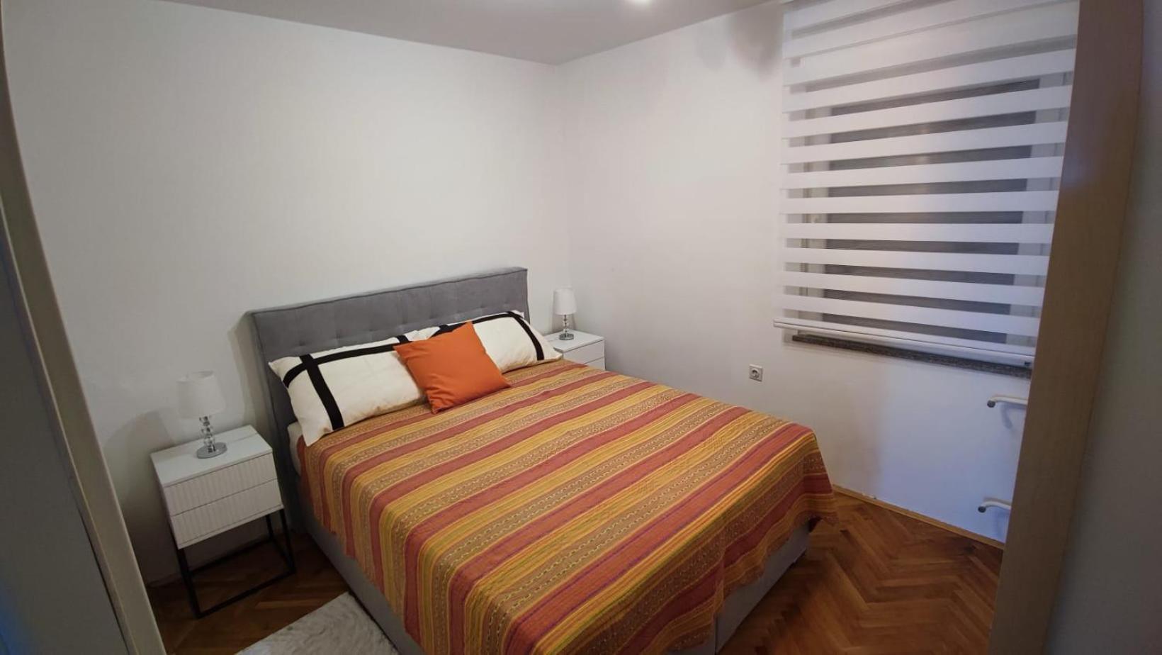 Flori Apartment *